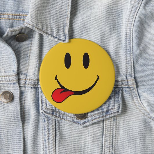 Tongemoji uitsteken ronde button 4,0 cm (In situ)