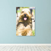 tongen, lange haren, portret canvas afdruk (Insitu (Houten vloer))