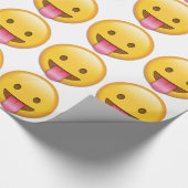 Tongue-out Cheeky Emoji Cadeaupapier (Hoek)