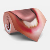 Tongue Tied (een stropdas met een grote tong erop) (Opgerold)