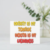 Tongue Tied: Grappige Tong Quote Kleurrijke Tekst  Briefkaart (Staand voorkant)