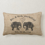 TONNEN LIEFDE | Olifant paar aangepaste bruiloft c Kussen<br><div class="desc">TONNEN LIEFDE | Olifantspaar Custom / gepersonaliseerde bruiloft Sierkussen. U kunt het aanpassen om het faux burlap achtergrond afbeelding te verwijderen om een kleur toe te voegen die beter bij uw smaak past. Hier is hoe: Klik op de knop aanpassen> Klik op Achtergrondkleur Een menu met kleuren zal naar boven...</div>