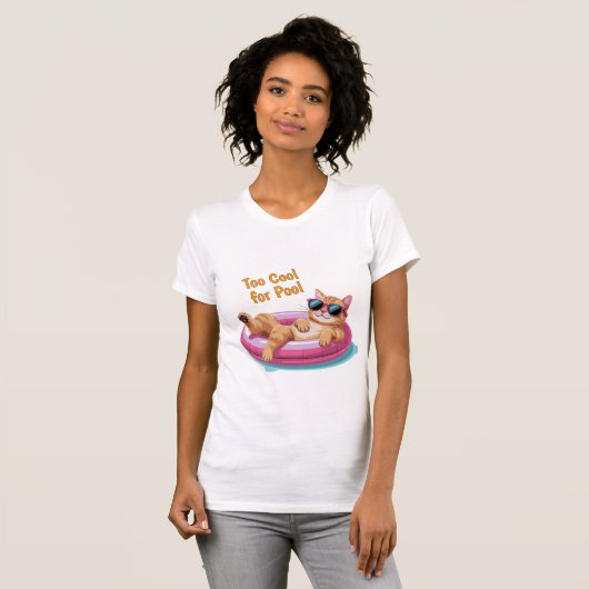 Too Cool for Pool – Funny Cat Floating on Pool T-shirt (Voorkant volledig)