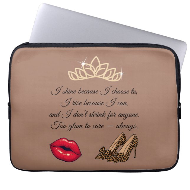 Too Glam To Care – Chic Quote  Laptop Sleeve (Voorkant)