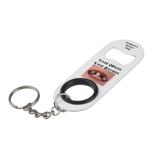 Toof mini flesopening met Sleutelhanger Mini Flessenopener (Voorkant Gekanteld)