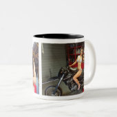 Tool Girl Harley Officiële Andy Mechanic mok 2020 (Voorkant rechts)