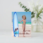 Toon Surfer meisje poseren op de kust Briefkaart (Staand voorkant)