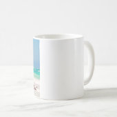 Toon Surfer meisje poseren op de kust Koffiemok (Voorkant rechts)