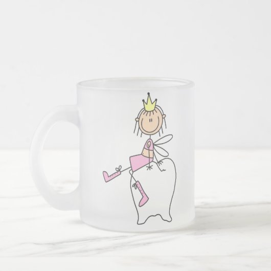 Tooth Fairy zit op een tand-Mok Matglas Koffiemok (Links)