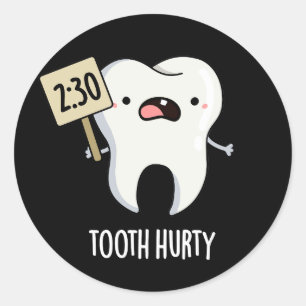 Tooth Hurty Funny Dental Pun Dark BG Ronde Sticker