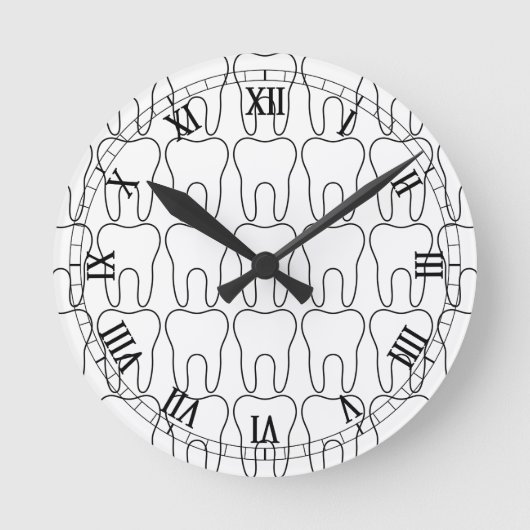 Tooth O'Clock Classic Roman Numerals Ronde Klok (Voorkant)