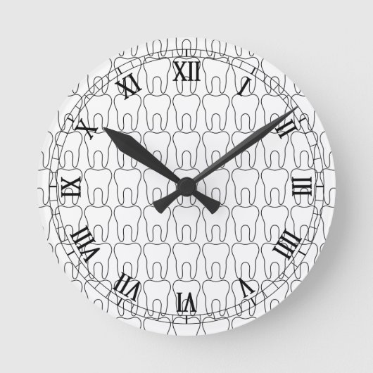 Tooth O'Clock Classic Roman Numerals Ronde Klok (Voorkant)