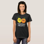 Toothy Fruity Fruit Pun Dark BG T-shirt (Voorkant volledig)