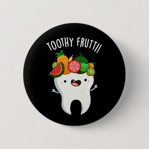 Toothy Fruity Grappige Tandpuns Donker BG Ronde Button 5,7 Cm