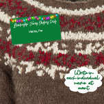 Top Border Christmas Lights Party Sticker Naam Tag<br><div class="desc">Help het ijs te breken voor gasten op uw vakantie-bijeenkomst wanneer u feestelijke gepersonaliseerde papieren labelnaamlabels aanbiedt met een kerstlichte bovenrand over een groene achtergrond op dit naamlabelontwerp. Het zal gasten helpen bij het herkennen en herinneren van namen tijdens het evenement. De grootte en het ontwerp van het verzendlabel bieden...</div>