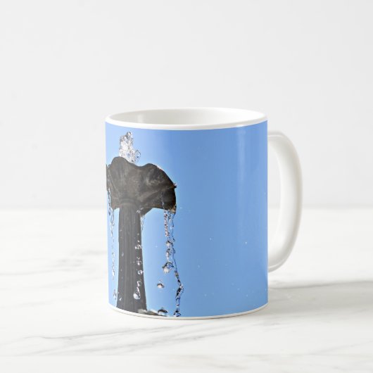 Top van de fontein tegen de blauwe hemel koffiemok (Voorkant rechts)