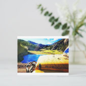 Top van een Gele Jeep met bergen Briefkaart (Staand voorkant)