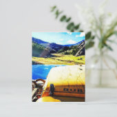 Top van een Gele Jeep met bergen Briefkaart (Staand voorkant)