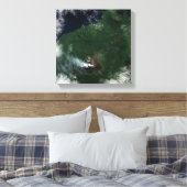 Topconferentie van de Ulawun-vulkaan in Nieuw-Brit Canvas Afdruk (Insitu (Slaapkamer))