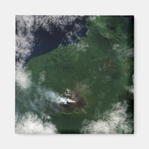 Topconferentie van de Ulawun-vulkaan in Nieuw-Brit Magneet