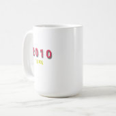 Topnummer 2010 per jaar koffiemok (Voorkant links)