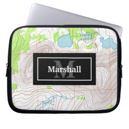 Topografische kaart met Jouw naam en Monogram Laptop Sleeve