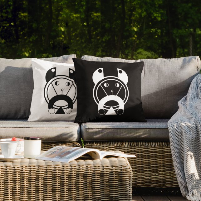 Tora Tiger Geometric Zodiac Buitenkussen (Relax in style with bold tiger vibes)