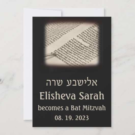 Torah Scroll Dark Hebrew Bat Mitzvah Uitnodiging (Voorkant)