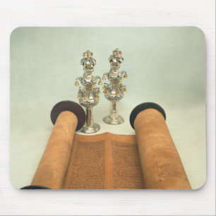 Torah scroll met Silver Crown finals Muismat