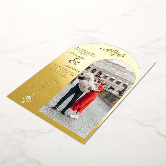 Torch Crest, Gold Silver Arch Photo Luxury Wedding Folie Uitnodiging (Gedraaid)