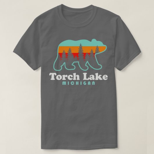 Torch Lake Beach Vakantie Michigan Beer Bomen T-shirt (Design voorkant)