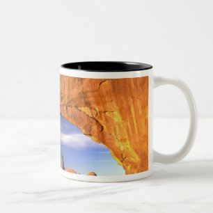 Torentje-boog, Arches National Park, Utah, USA Tweekleurige Koffiemok