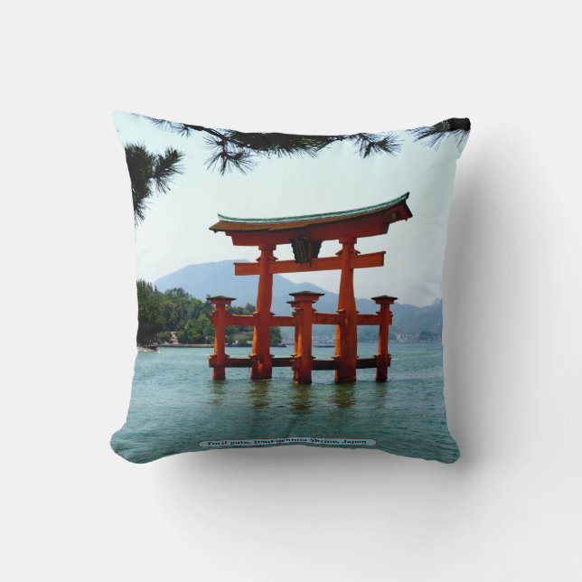 Torii gate, Itsukushima Shrine, Japan Kussen (Voorkant)
