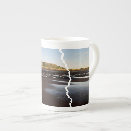 Torn Tryptich Tasman Uitzicht Bone China Mok (Voorkant rechts)