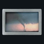 Tornado Gesp<br><div class="desc">Een gevaarlijke tornado of "twister" raakt in Oklahoma aan en wordt op film vastgelegd door storm chasers van het National Severe Stormen Laboratory of NOAA. Deze draaimachine heeft een stof- en vuilwolk die zich op het grondoppervlak in de tornado-steeg vormt.</div>