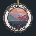 Torngat Mountains National Park Canada Badge Keramisch Ornament<br><div class="desc">Ontwerp van de vectorkunst van het Nationaal Park van de Torngat-bergen. In het park zie je polaire beren en caribou roamen in de oudste rotsen van de aarde.</div>