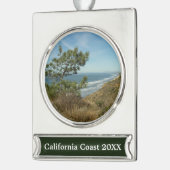 Torrey Pine en het kustlandschap van Californië Verzilverd Banner Ornament (Links)