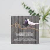Tortelduifjes die de Knot Barn Wood Weddenschap bi Kaart (Staand voorkant)