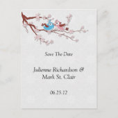 Tortelduifjes kersenbloesems slaan de datum op aankondigingskaart (Voorkant)