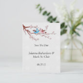 Tortelduifjes kersenbloesems slaan de datum op aankondigingskaart (Staand voorkant)