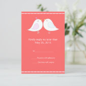 Tortelduifjes met rode achtergrond RSVP-kaart RSVP Kaartje (Staand voorkant)