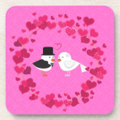 Tortelduifjes Omringd door harten op een Bier Onderzetter (Voorkant)
