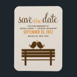 Tortelduifjes op Park Bench Wedding Magneet<br><div class="desc">Het huwelijk sparen de aankondigingen van de Datum of gunsten kenmerkt een schattige illustratie van twee vogels die op een parkbank worden doordringd. Ideaal voor elke herfst, winter, zomer of lente bruiloft. Bezoek onze winkel voor bijpassende producten en nog meer bruidbriefjes zoals trouwuitnodigingen, dankjewel notities, plezier en adresetiketten, bachelorette en...</div>