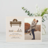 Tortelduifjes op Park Bench Wedding Save The Date (Staand voorkant)