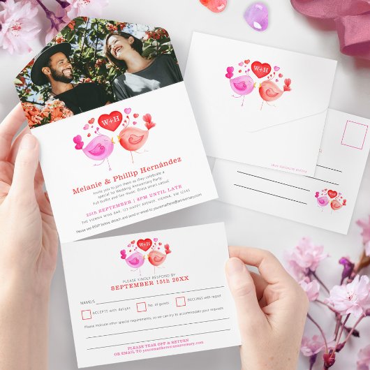 Tortelduifjes trouwdag foto met RSVP All In One Uitnodiging