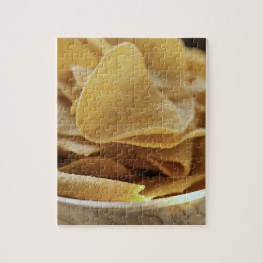 Tortilla-chips in houten kom legpuzzel (Verticaal)