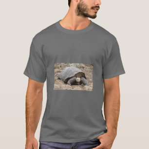 Tortoise met Attitude, Galapagos. T-shirt