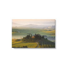 Toscane berglandschap op zonsopgang