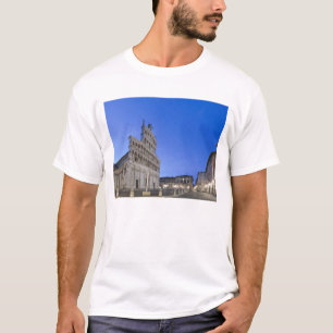 Toscane, Lucca, Piazza San Michele bij zonsopgang T-shirt