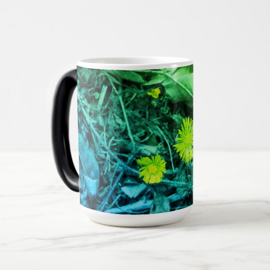Tosilago farfarfara Coltsfoot Flowers Magische Mok (Voorkant links)